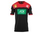 Ein schwarzes Fußballtrikot mit roten und blauen Akzenten, gesponsert von AOK, Lidl und Kempa.