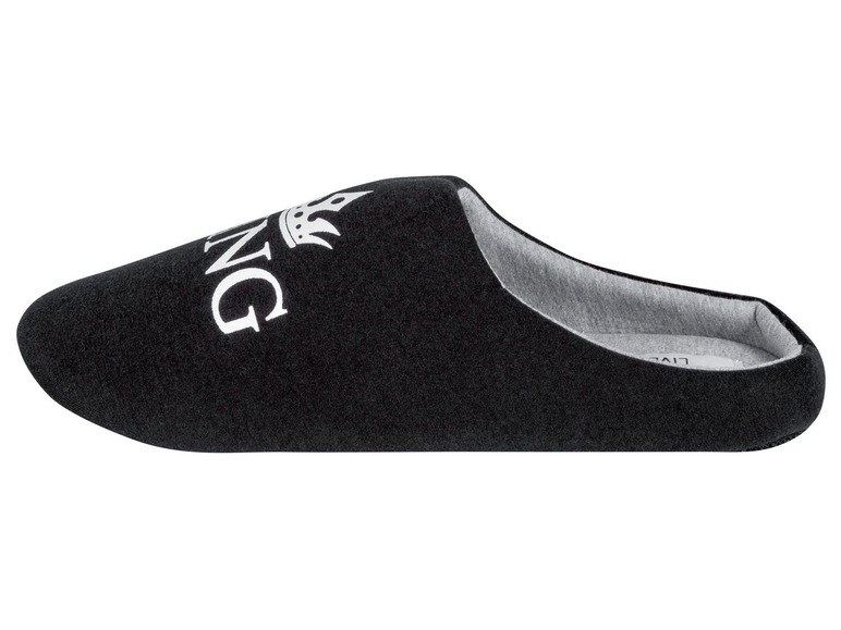 Schwarze Hausschuhe mit 'King' und Krone.