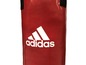 Ein roter Adidas Boxsack.