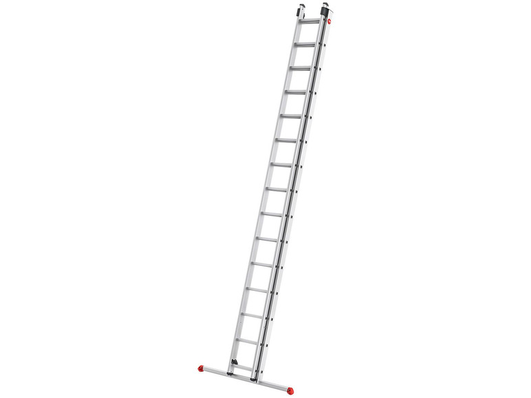 Eine lange Teleskopleiter aus Aluminium.