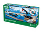BRIO World Spielzeugset mit einem Frachtschiff und einem Kran.