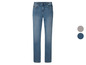 Blaue Jeans mit geraden Beinen.