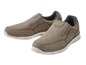 Zwei Paar braune CoolFlex Slip-on-Sneaker.