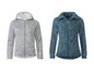 Zwei Fleecejacken mit Reißverschluss, eine mit Kapuze