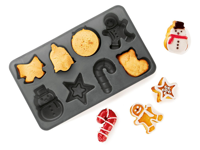 Weihnachtsplätzchen in Form von Stern, Schneemann, Weihnachtsmann und Zuckerstange.