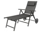 Ein grauer Liegestuhl mit Kopfstütze und Rädern