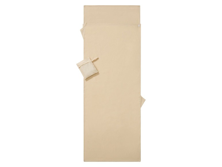 Ein beiger Schlafsack mit einer passenden Aufbewahrungstasche.