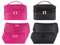 Zwei Sets Kosmetiktaschen in Rosa und Schwarz, inklusive einer großen und zwei kleineren Taschen.