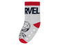 Graue Babysocken mit Marvel-Print und Anti-Rutsch-Punkten.