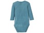 Ein Baby-Body mit langen Ärmeln in blauer Farbe.