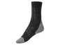 Schwarze Sportsocken mit grauen Details.