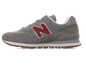 Graue New Balance Sneaker mit rotem Logo.