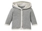 Graue Baby-Kapuzenjacke von lupilu mit weißen Paspeln.