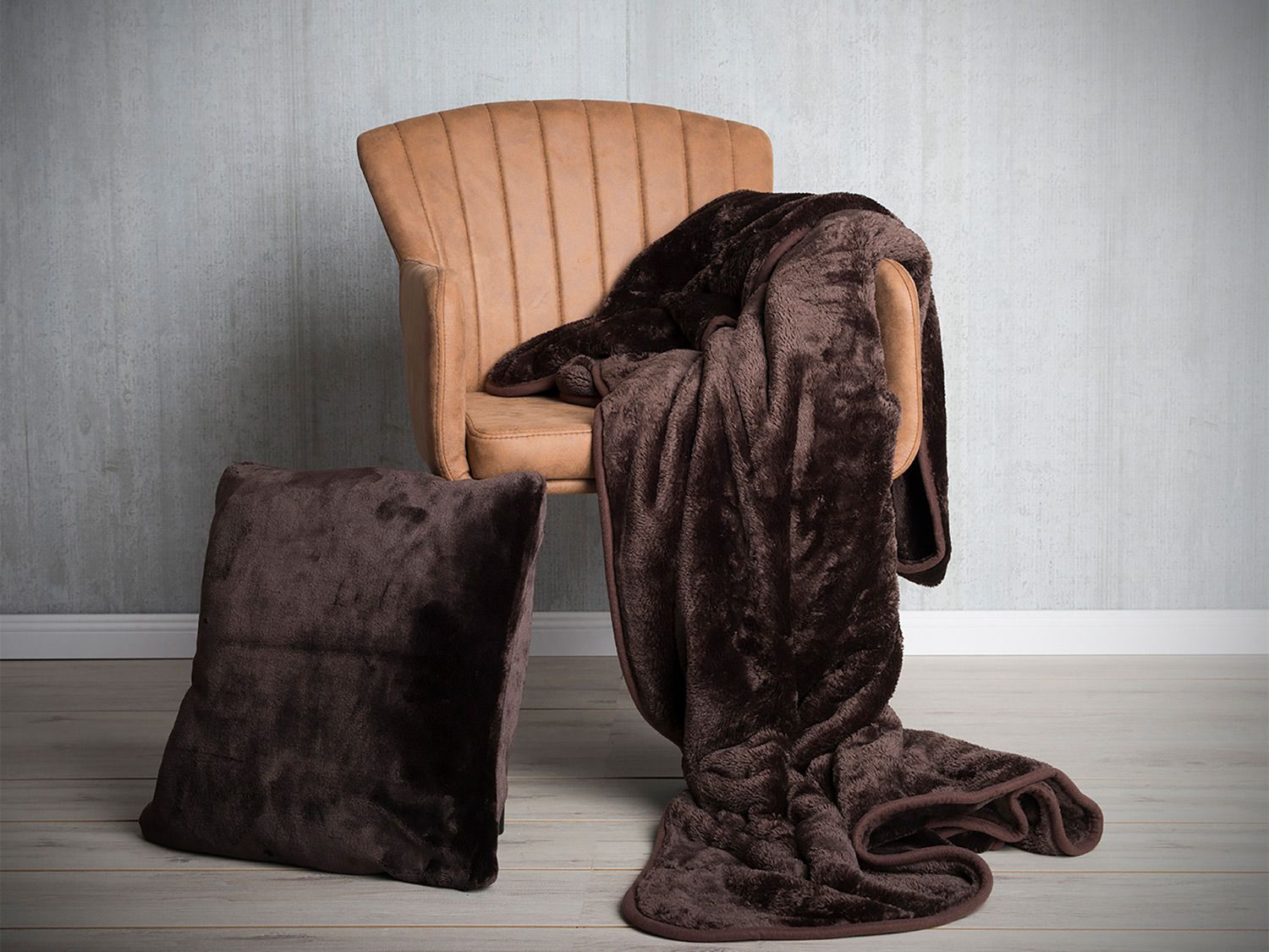 Thumbnail - Gözze Premium Cashmere-Feeling Dekokissen 50 x 50 cm (schoko braun)