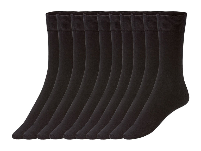 Zehn Paar schwarze Socken
