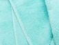 Nahaufnahme eines weichen, türkisfarbenen Handtuchs.