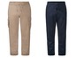 Beige und blaue Cargohosen mit elastischem Bund.