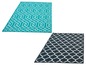 Zwei Outdoor-Teppiche mit geometrischem Muster in Türkis und Grau