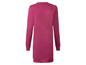 Ein rosafarbenes Sweatshirtkleid mit langen Ärmeln.