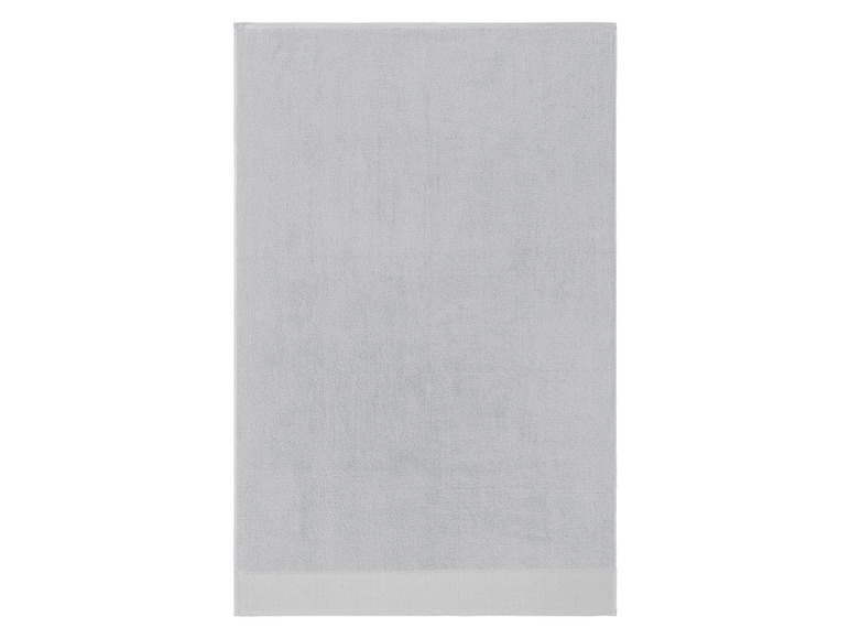 Ein graues Handtuch.