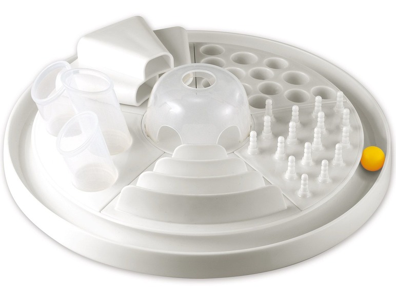 Ein rundes interaktives Katzenspielzeug in Weiß mit einer Kugel, Bechern und Tunneln.