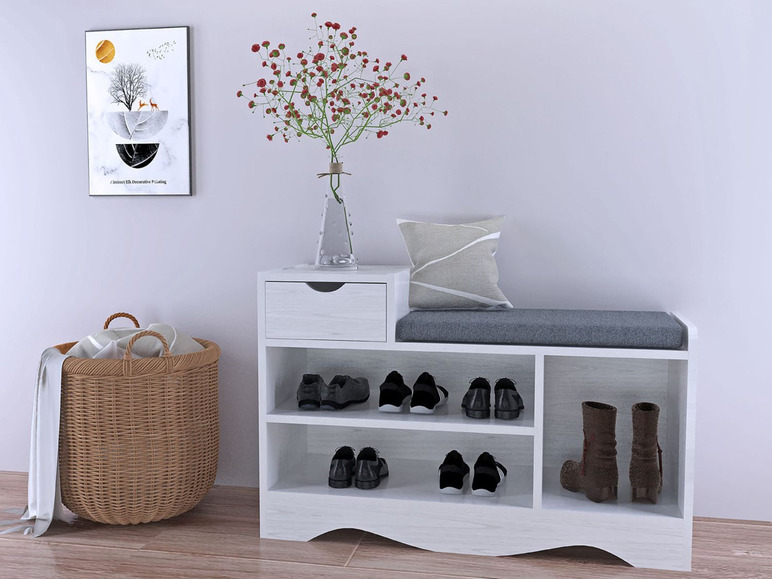 Weiße Schuhbank mit Stauraum und einem Korb