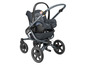 Ein Maxi-Cosi Kinderwagen mit einem Autositz