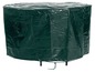 Grüne Schutzhülle für einen runden Gartentisch.
