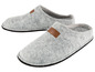 Graue Wollpantoffeln mit Lederakzenten.