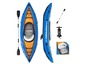 Blaues aufblasbares Kajak mit Paddel und Pumpe.
