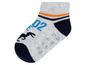 Graue Babysocken mit Dinosauriern und Anti-Rutsch-Punkten.
