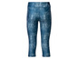 Blaue Capri-Leggings mit gestreiftem Muster.