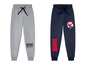 Zwei Jogginghosen für Jungen, eine graue mit NASA-Logo und eine blaue mit Marvel Spider-Man-Print.