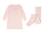 Ein rosa Strickkleid und Strumpfhosen für Mädchen.
