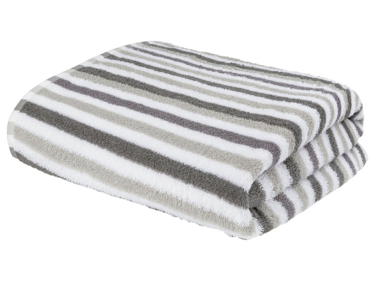 Ein gefaltetes, gestreiftes Handtuch in Grau und Weiß.