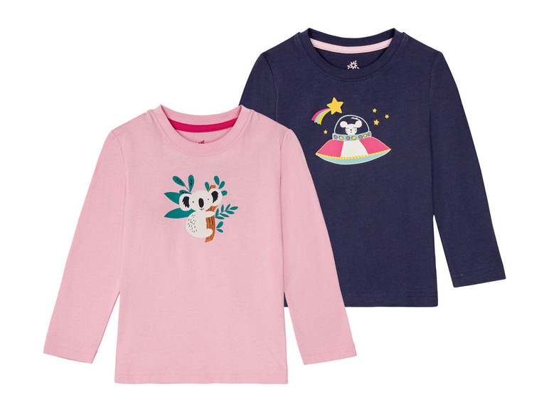 Zwei Langarmshirts für Kinder, eines mit einem Koala und das andere mit einem UFO.