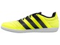 Gelbe Adidas Fussballschuhe mit schwarzen Streifen