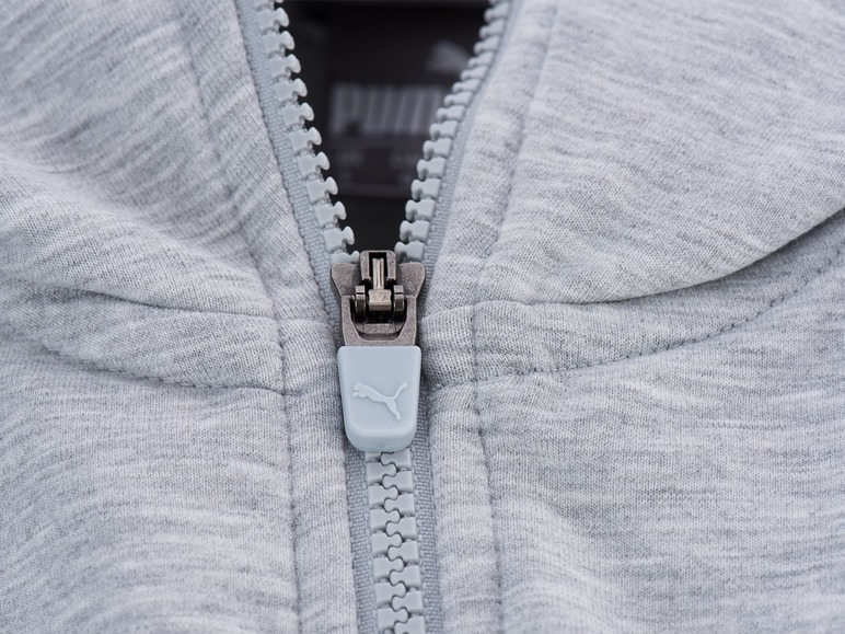 Ein grauer Hoodie mit Reißverschluss und dem Puma-Logo.