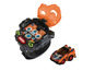 Ein Vtech Spielzeugset mit Armband-Fernbedienung für ein orangefarbenes Rennauto.