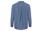 Ein langärmliges Jeanshemd