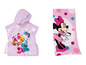 Ein rosa Handtuch mit Minnie Mouse und ein rosa Bademantel mit Paw Patrol.