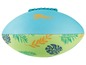 Ein blauer Rugbyball mit tropischem Muster.