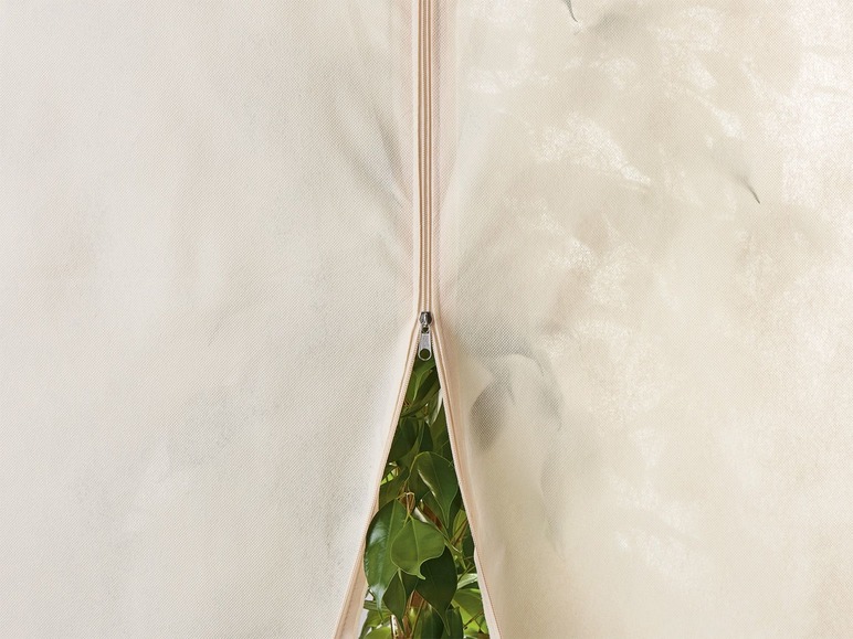 Gehe zu Vollbildansicht: FLORABEST XXL-Pflanzen-Frostschutzvlies, 240 x 200 cm - Bild 3