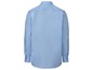Ein hellblaues Hemd mit langen Ärmeln.
