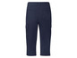 Dunkelblaue Cargohose mit Taschen.