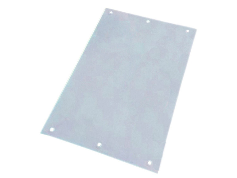Eine flache, hellblaue Platte mit vier Löchern.