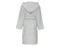 Ein grauer Bademantel mit Kapuze.