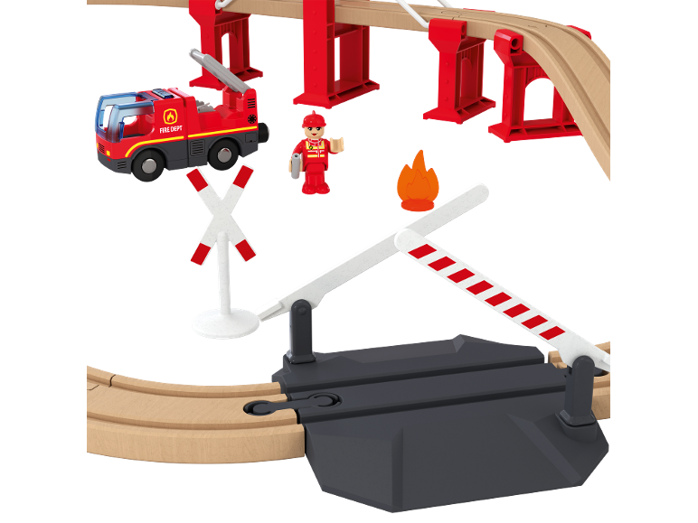 Holzeisenbahn-Set mit Feuerwehrauto, Feuerwehrmann-Figur, Feuer und Bahnübergang.