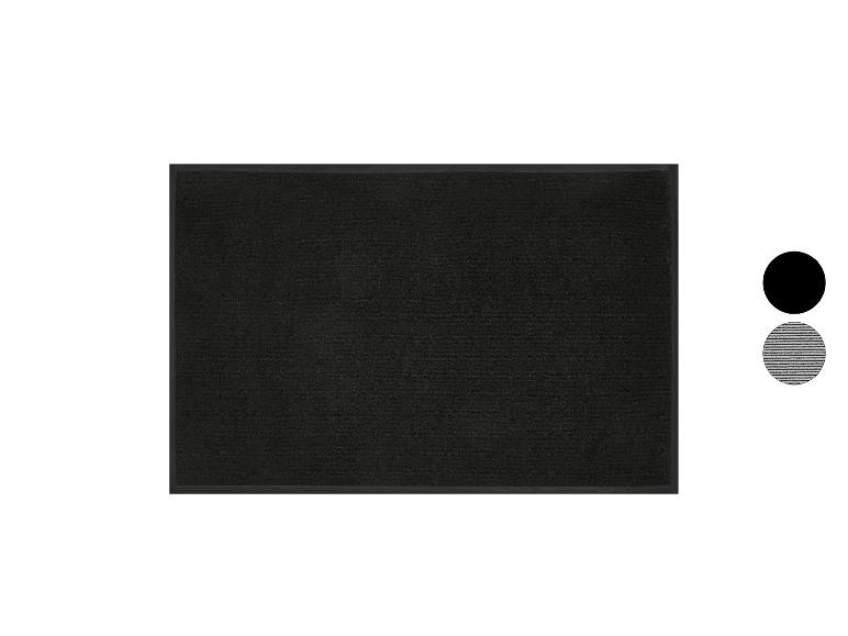 Schwarze Fußmatte mit zwei Farbmustern: schwarz und gestreift.