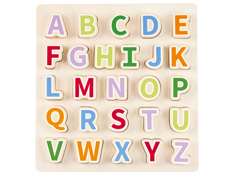 Holzpuzzle mit den Buchstaben des Alphabets.